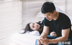 为了逗白月光开心，老婆就要把我赶出家门，我真走后她却哭着求我回来