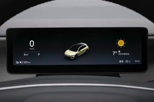 10万级小钢炮实锤！零跑Lafa5：后驱+6.4秒破百，配置香到离谱