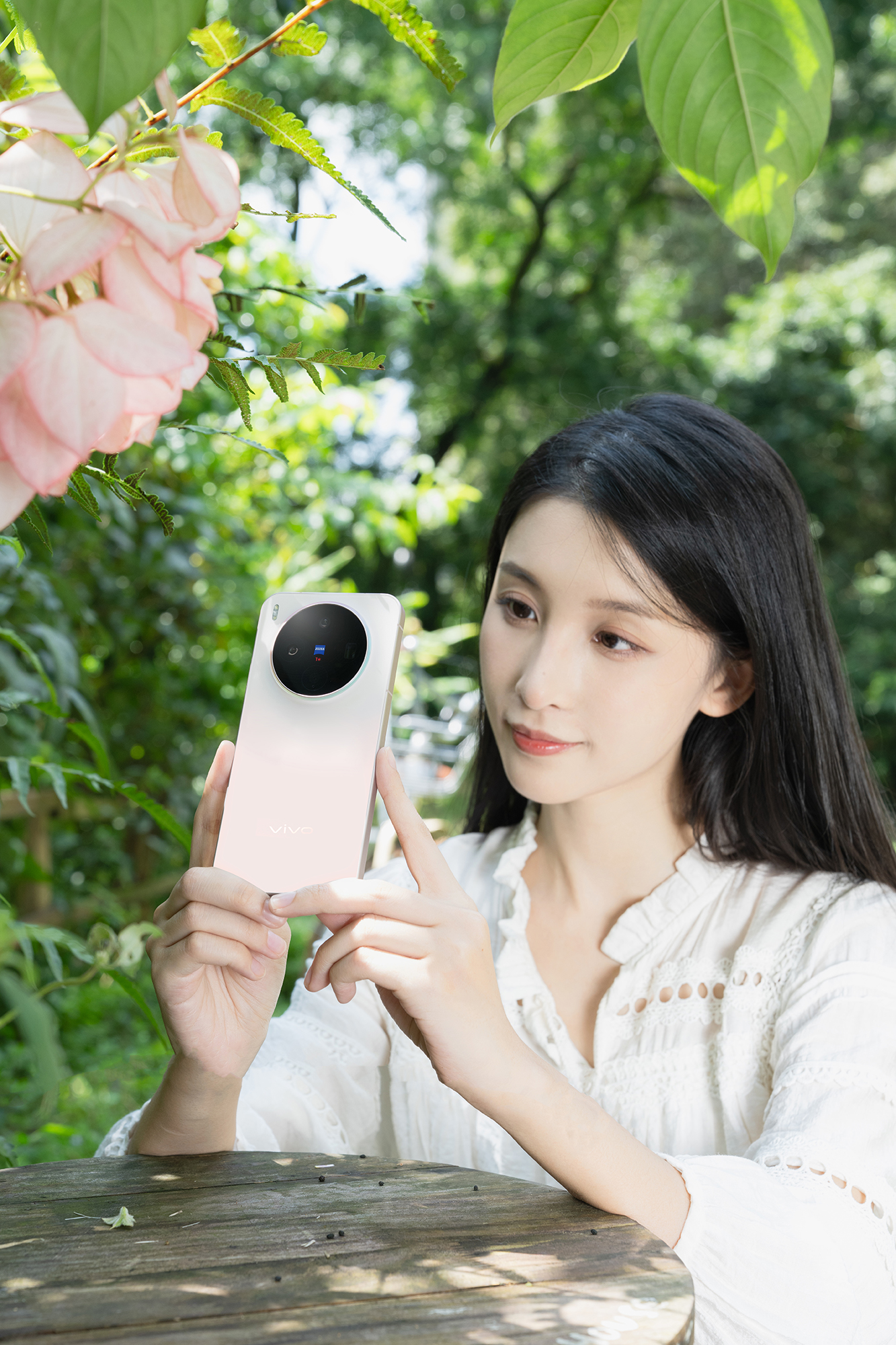 《鲜Phone画报》vivo X300幸运彩:丝绒凝光 云握柔暖