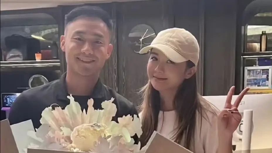 阿Sa霸气官宣新恋情，幸福肥引热议