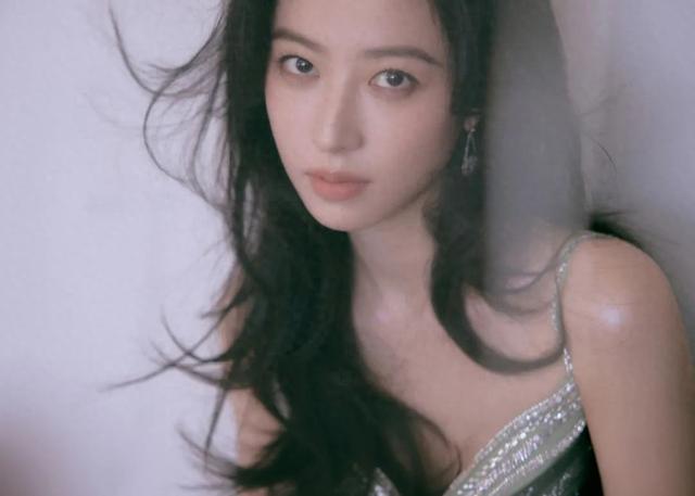 周雨彤,黑色银纱裙壁纸