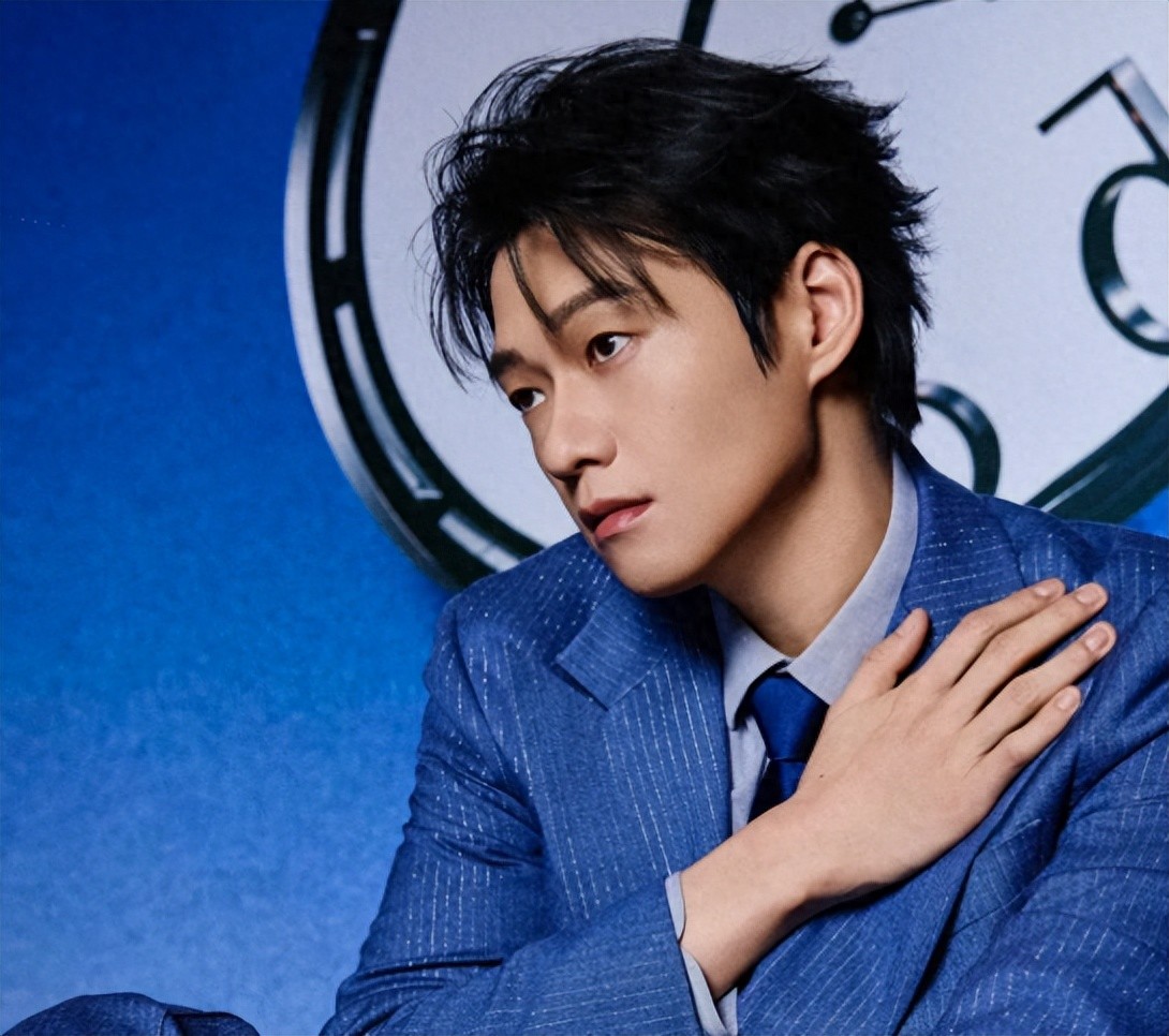 跨年晚会成照妖镜!四位男星撞脸美妆蛋、两人因实力差被吐槽!