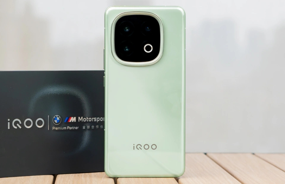 vivo豁出去了，16GB+1TB跳水1500元，頂配版旗艦跌至“清倉價”