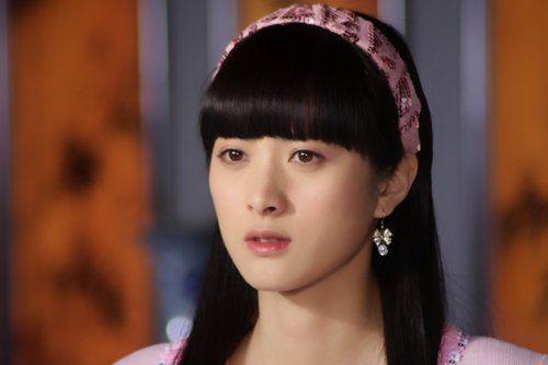 她被靳东抛弃,转身嫁父亲选的男人,45 岁被宠成公主,她凭什么?