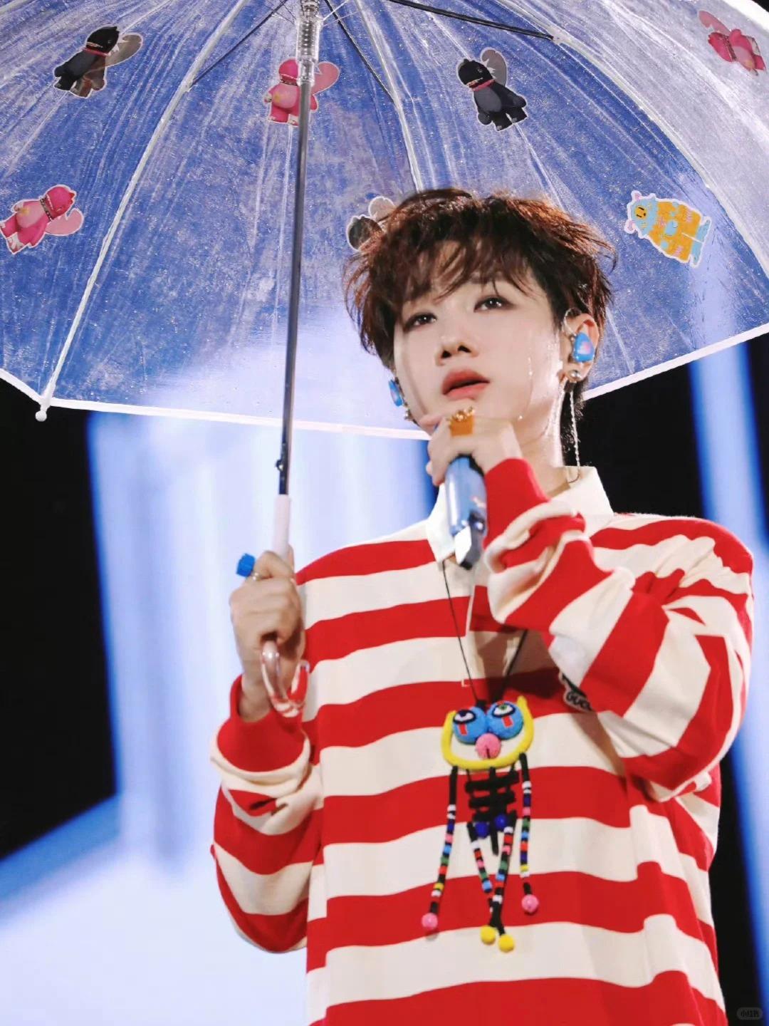 35岁汪苏泷的家火了，仅一背景墙就圈粉无数，那叫一个高级，晒晒