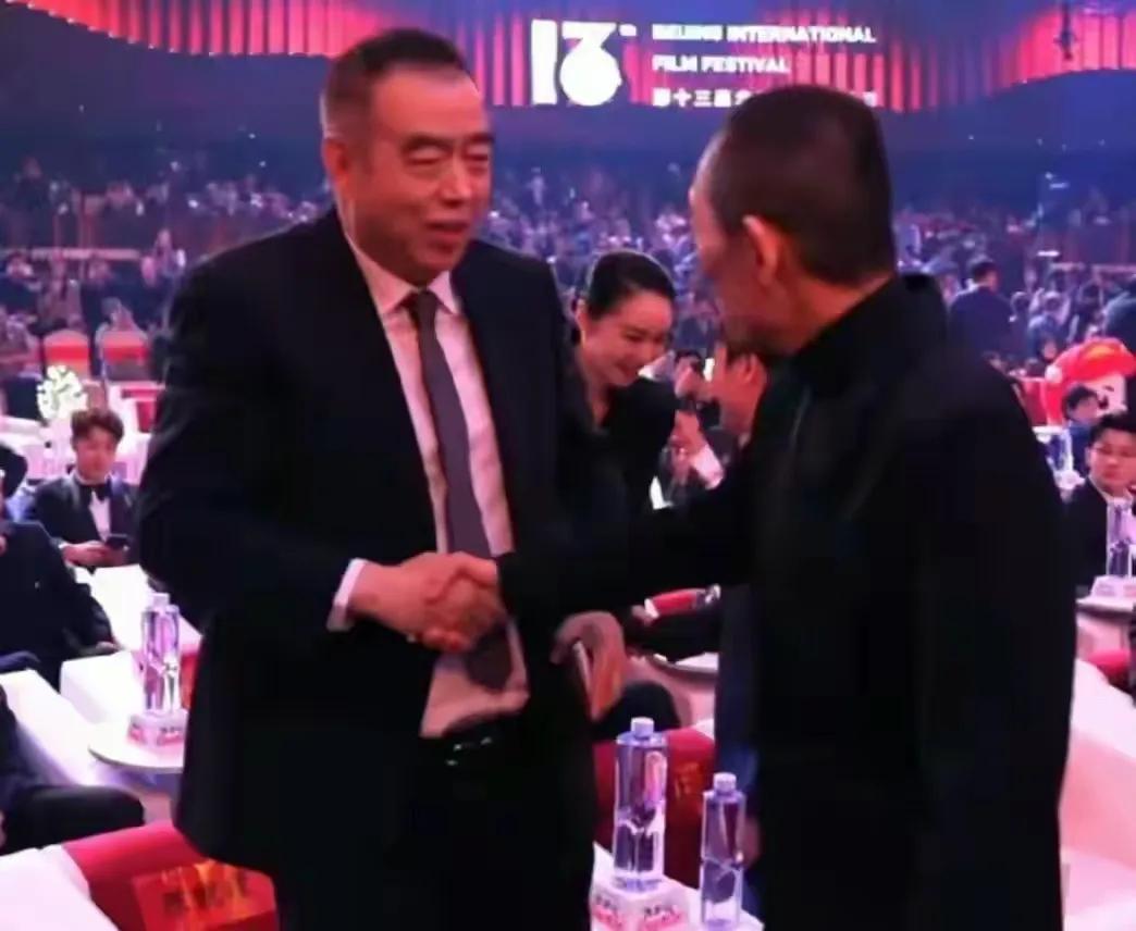 陈婷没想到，75岁张艺谋也开始不服老，终尝到了老夫少妻的残酷？