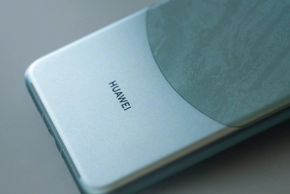 华为Mate60降至谷底价,512GB+IP68+玄武机身,进入清仓倒计时