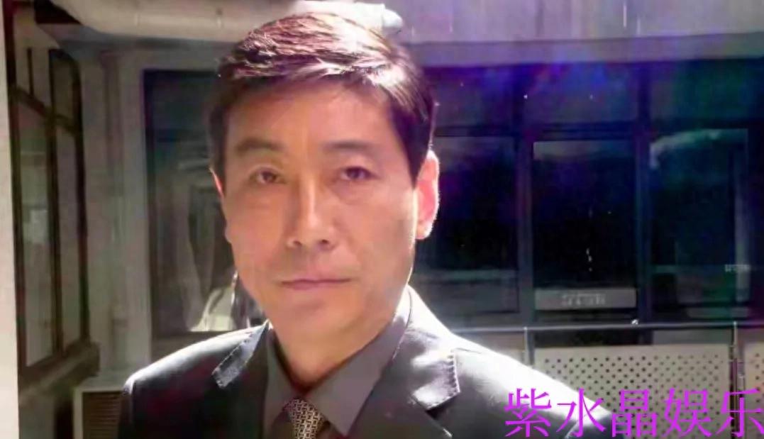 “配角专业户”啜二勇：自己不红没关系，女儿成星超得意