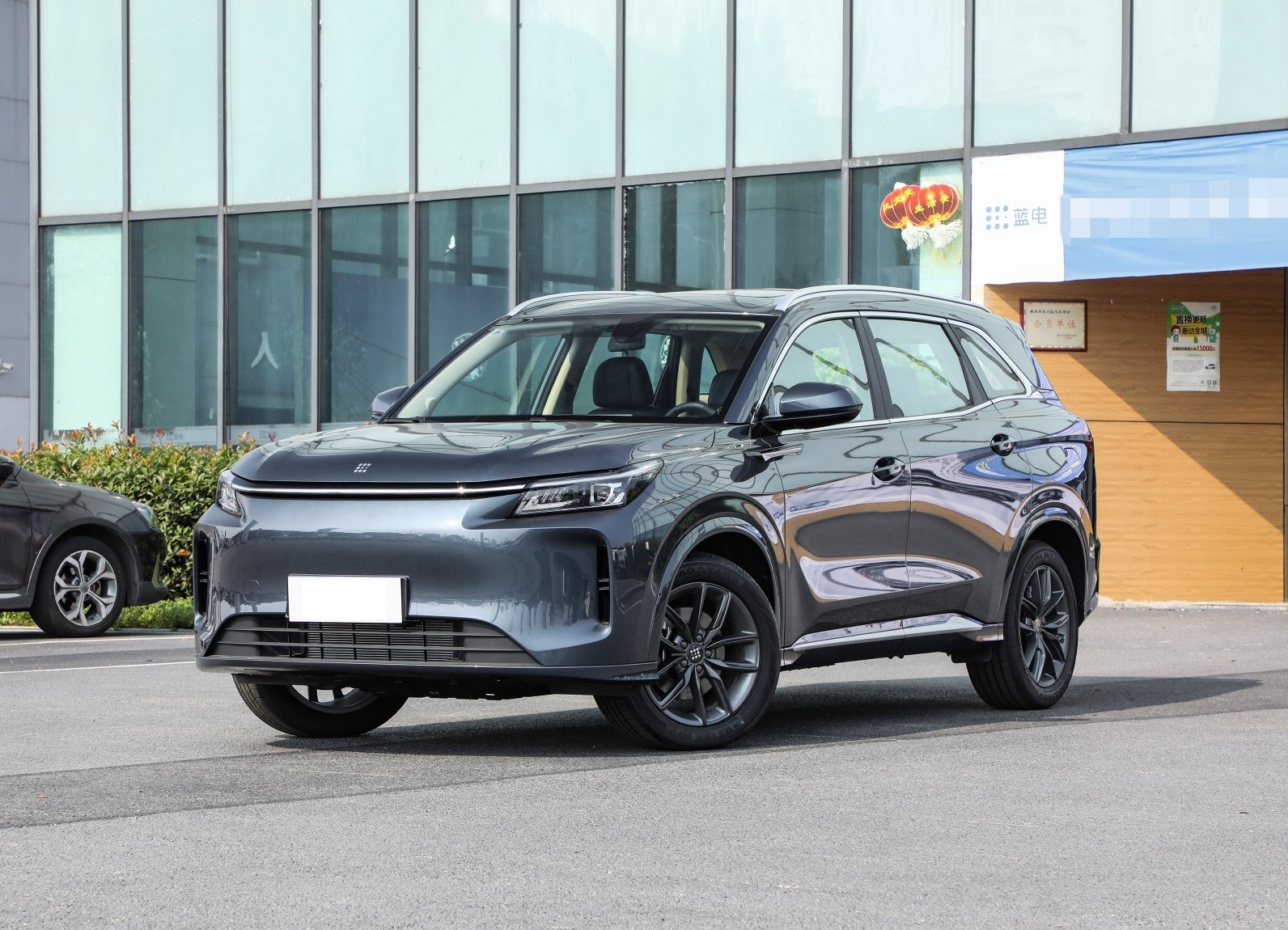 这款中型插混SUV不足10万起！还可选七座布局，综合续航1300公里