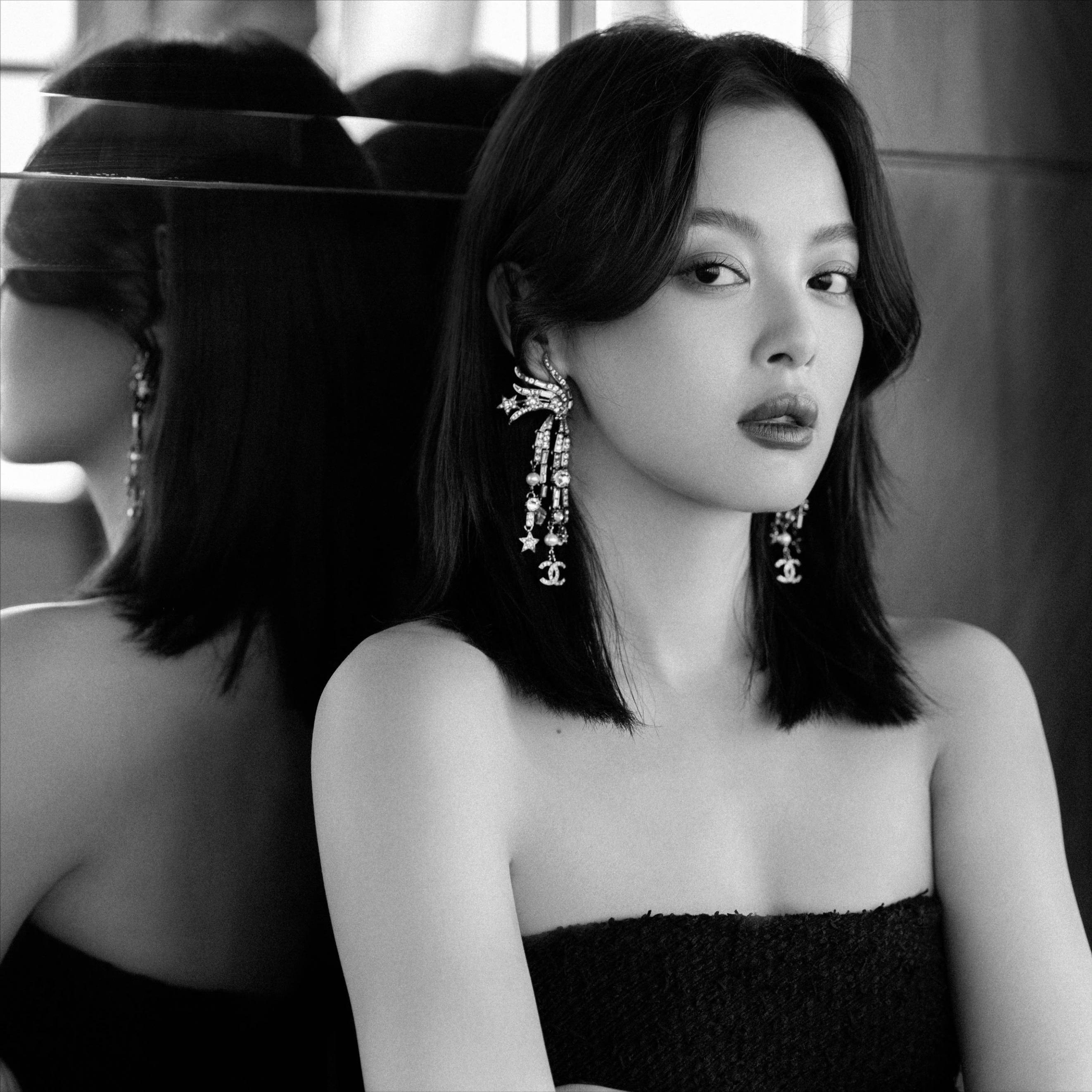 这回真是互扯头发了，辛芷蕾深夜发文怼“郝蕾”，网友：狐狸装纯