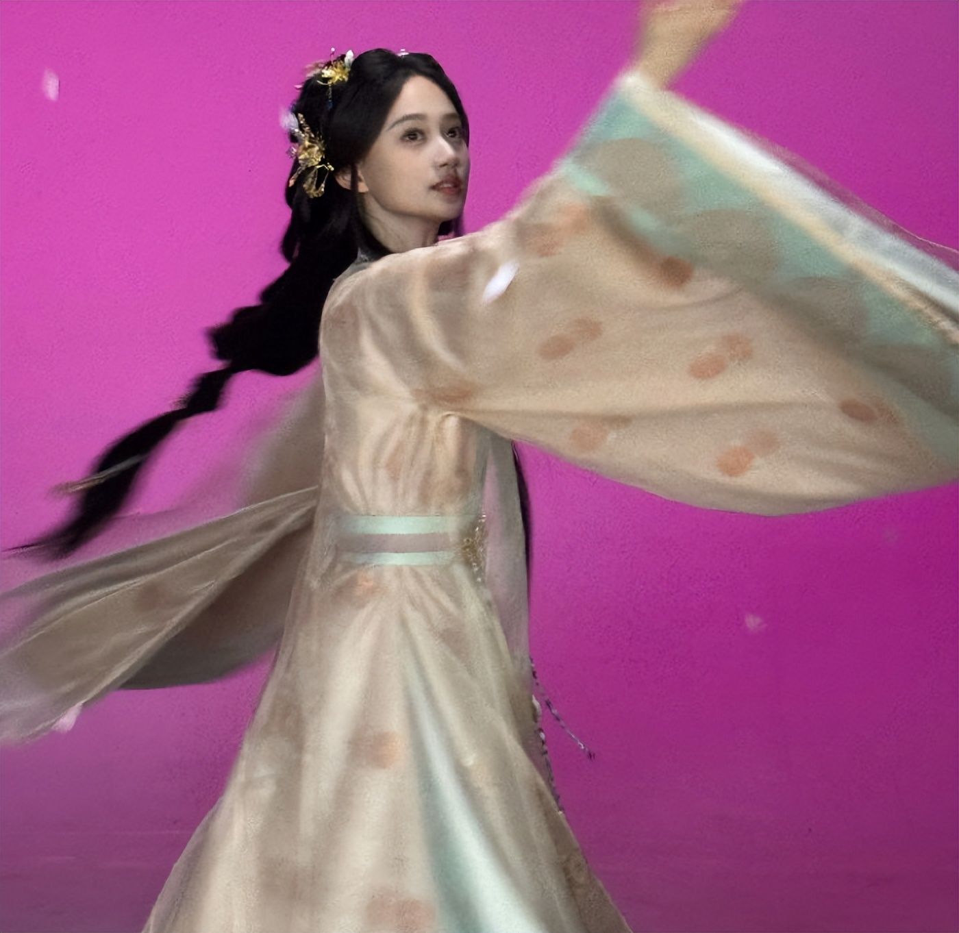 吴磊《剑来》高马尾路透好飒!意气风发少年郎,女配美得太耀眼!