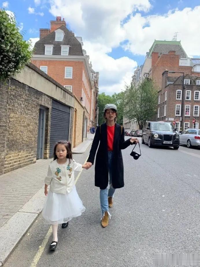 陈思诚爱惨了她，王凯迷恋着她，42岁成单亲妈妈的她活成了大赢家