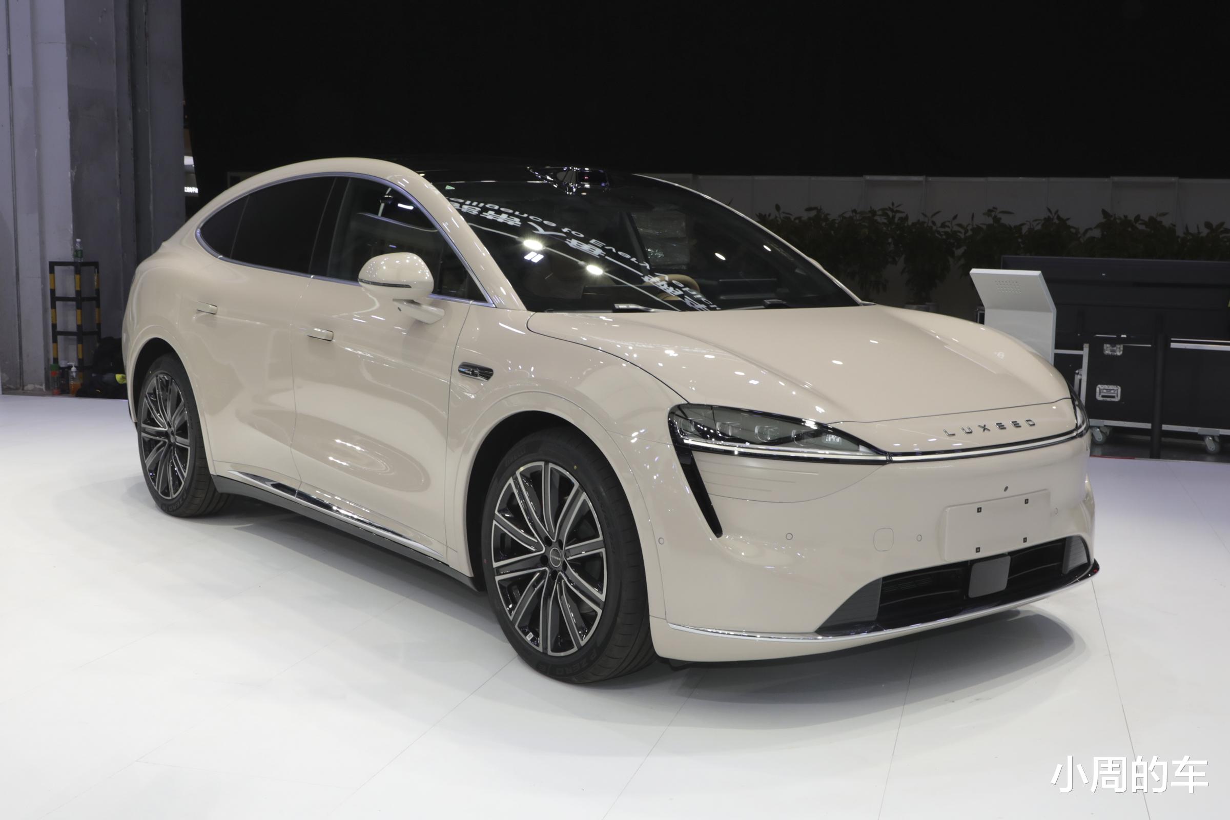 智界R7月销量半年跌去68%,发生了什么?