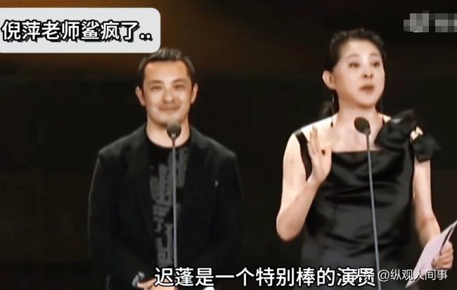 66岁迟蓬被偶遇，逛高档超市脸上皮肤细腻，穿拖鞋短裤腿上全是疤