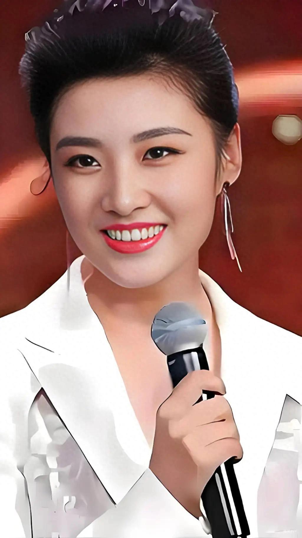 怼脸拍57岁周涛！知性优雅，风姿绰约。真得上了年纪才有那份韵味