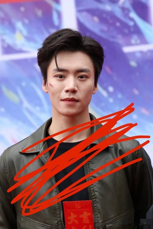 生图暴露短剧霸总真实颜值，没了美颜滤镜，遍地普通人