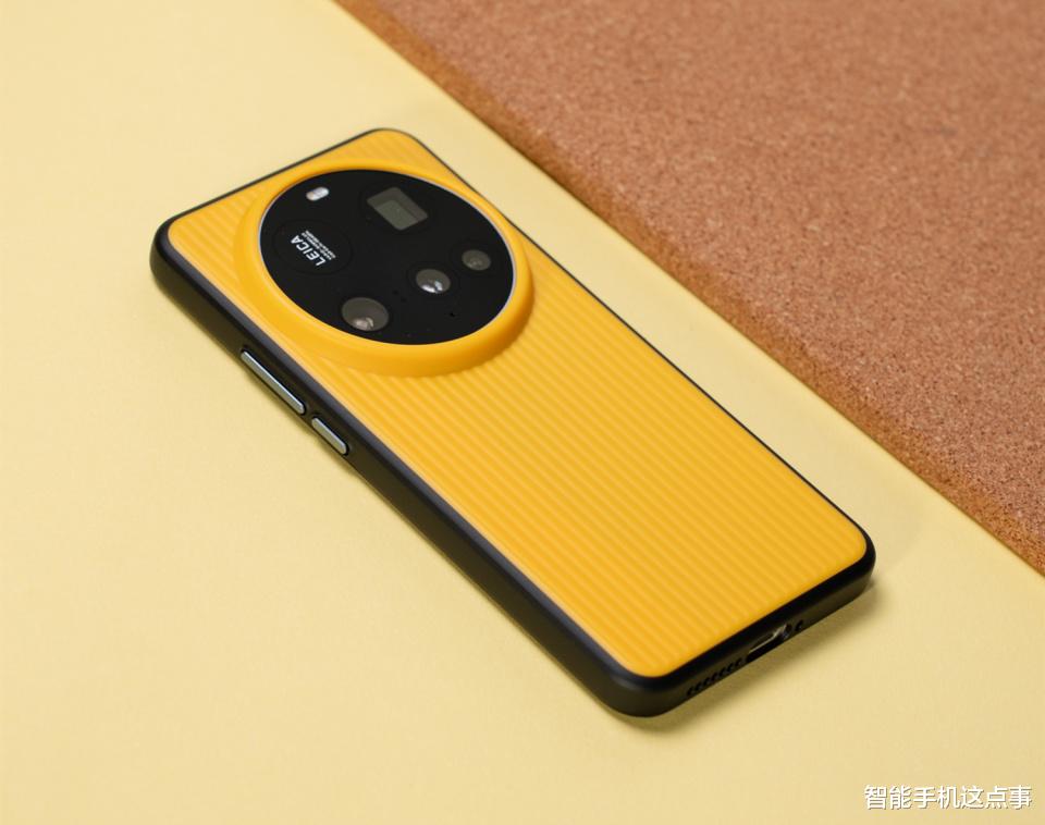 疑似小米16 Ultra被確認(rèn)：直屏設(shè)計(jì)+外掛鏡頭，還有2億像素！