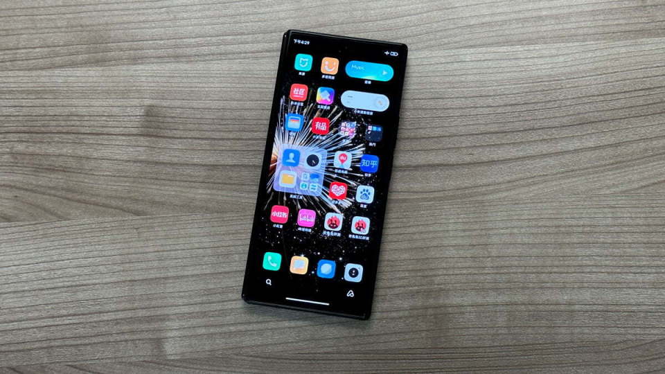 小米堅決清倉，從9999元跌至5921元，5000萬四攝+E6旗艦屏