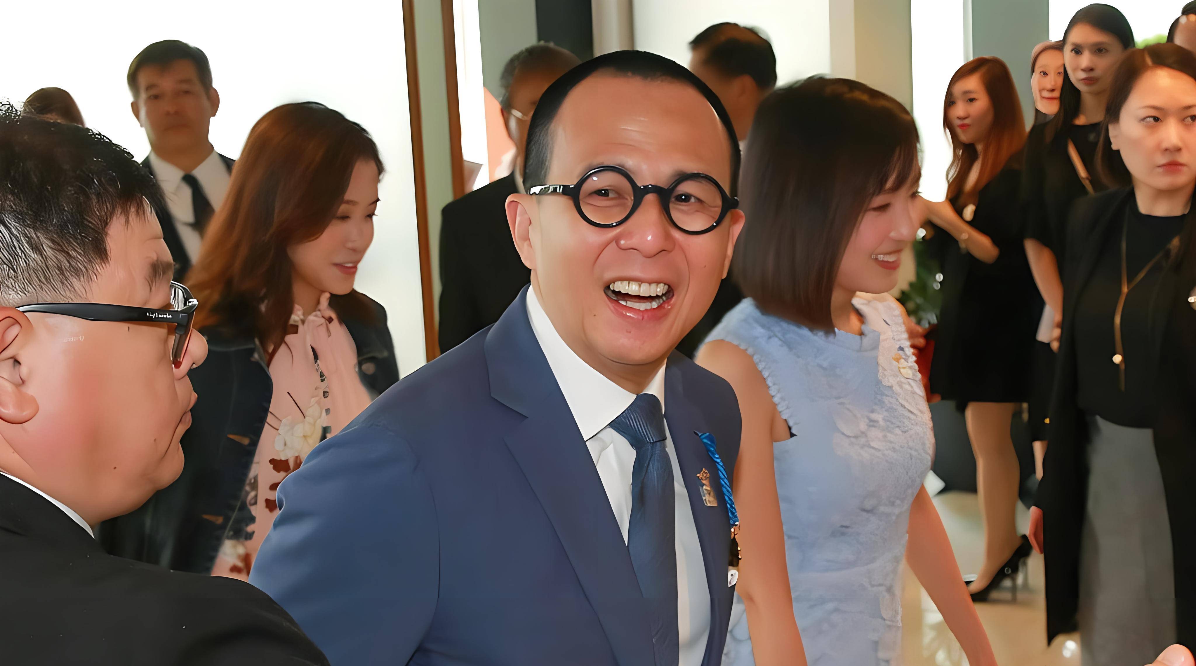 郭嘉文疑获李泽楷大力支持，又开美甲新店！不再和梁洛施暗自较量