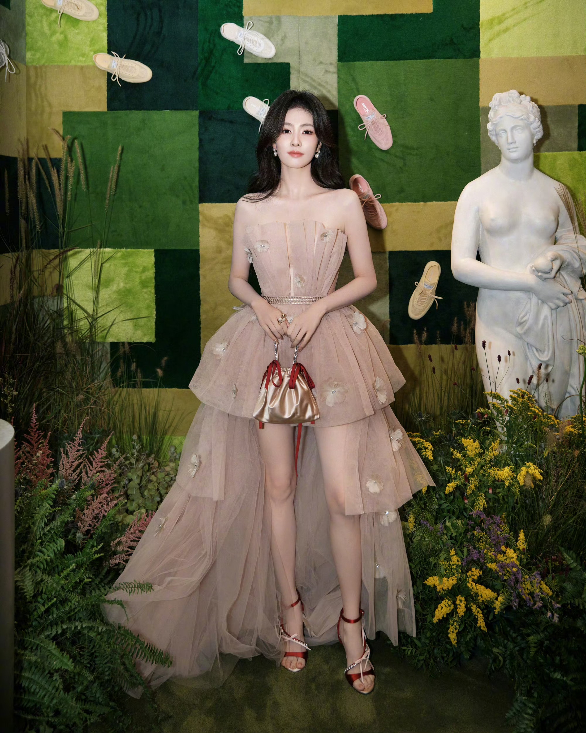 白鹿 看她综艺太多 下意识忽略了她的美貌