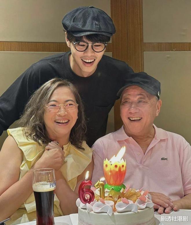 香港知名星二代曝新恋情！曾被指用情不专，女方疑因事业不愿公开