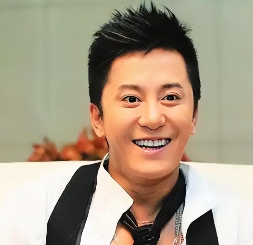 他曾8次登上春晚却因作死入狱，今54岁无人问津，老搭档早已断联