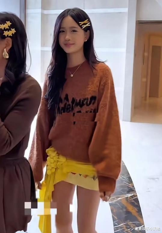 钟丽缇带三个女儿参加活动,二女儿jaden超漂亮,和妹妹一样可爱