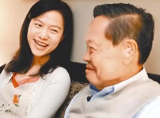 杨振宁去世仅15天，49岁翁帆近况曝光,原来杨光诺一个字都没说错