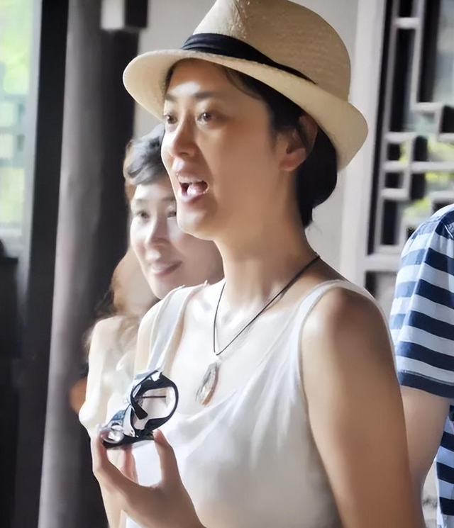 她是最干净的女演员，与小丈夫结婚15年零绯闻，把婆婆当亲妈对待