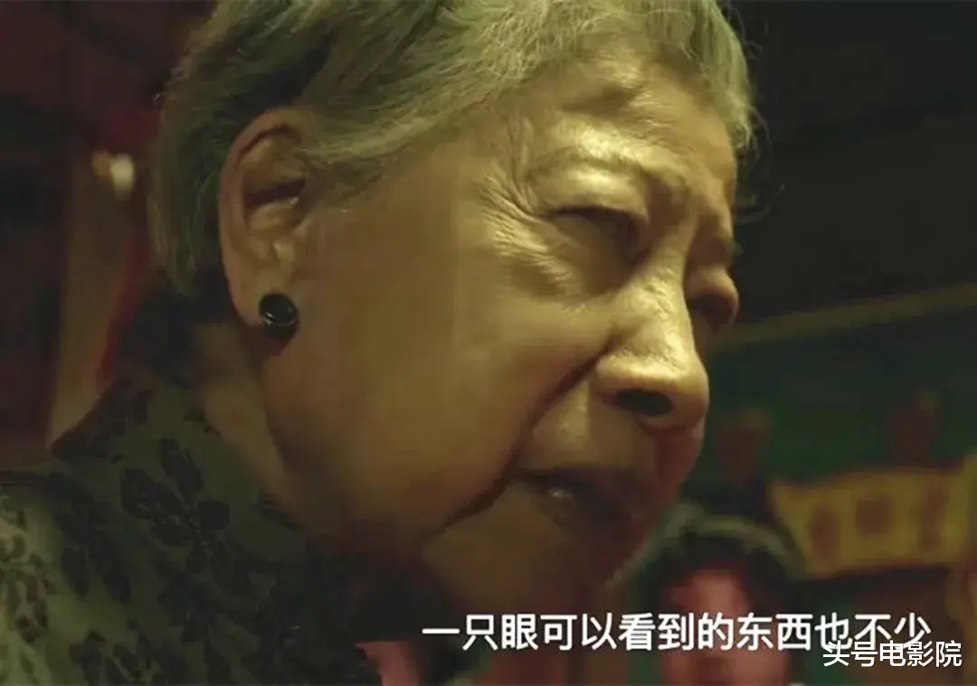 90岁香港女星,站着唱国歌!未婚无儿女,一个人去医院签遗体捐赠