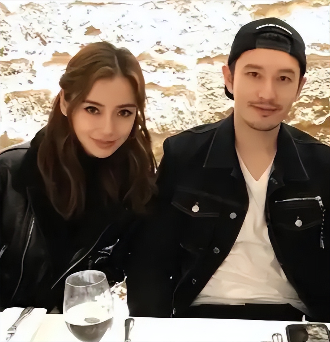 杨颖没想到，《小城大事》开播仅3天，黄晓明就走上另一条上坡路