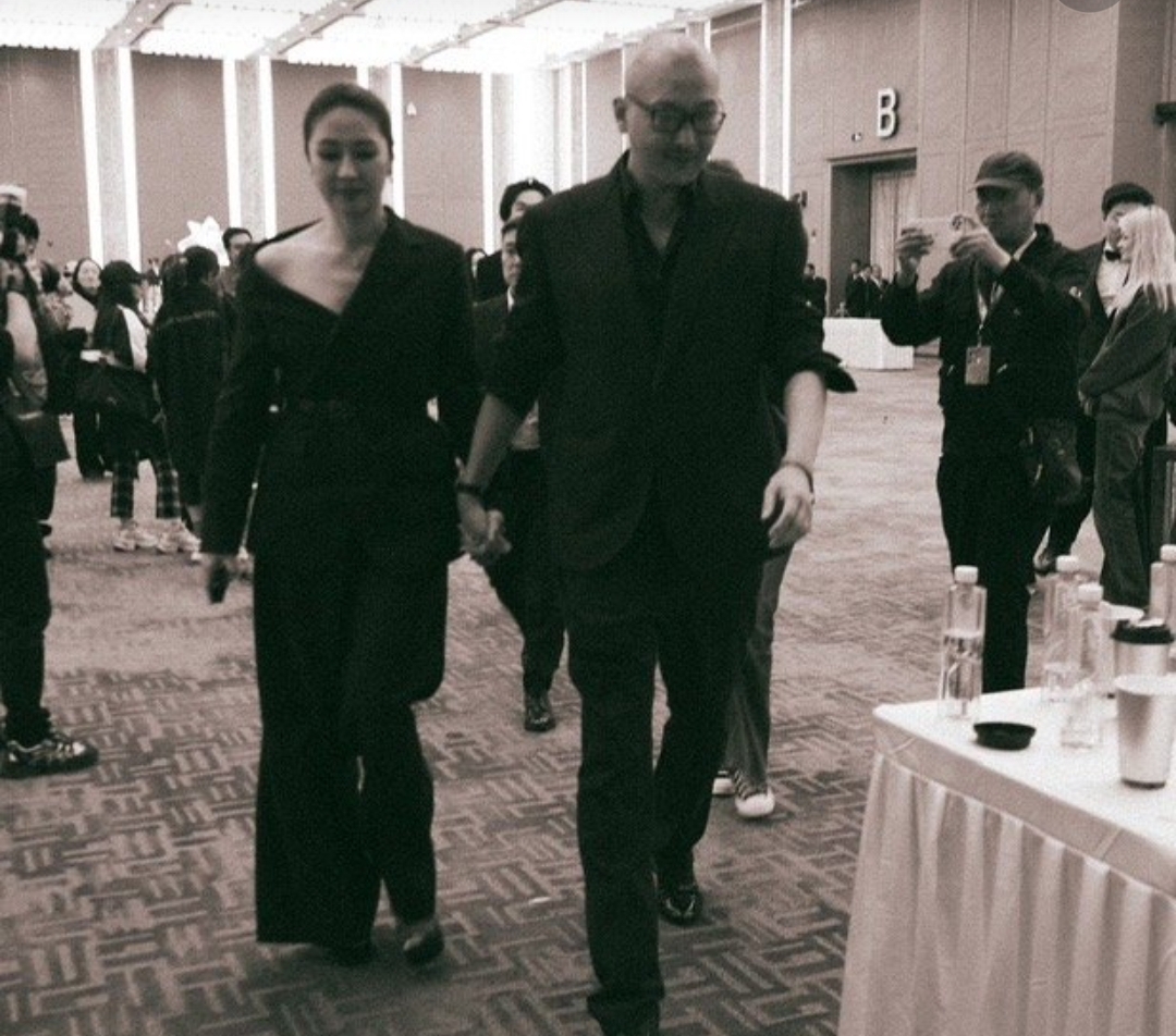 陈保国冯小刚大佬私下聚会，陈思诚管虎参加，闫妮沙溢举止太亲密