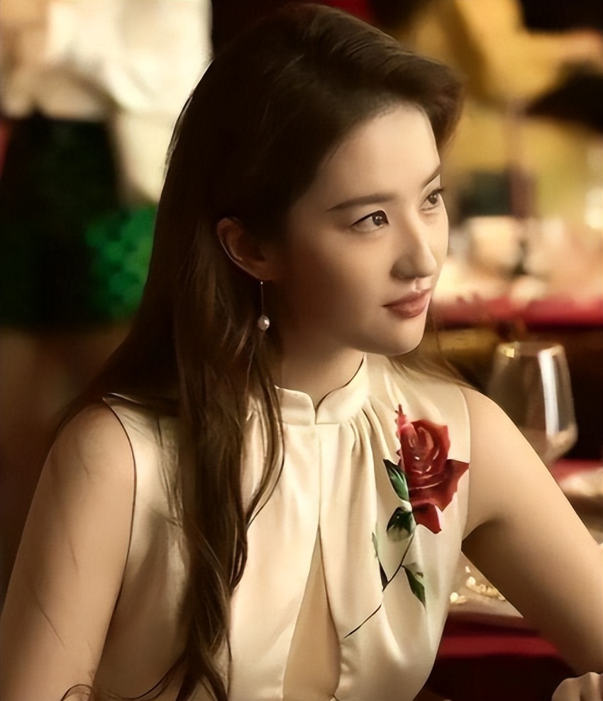 没了贵人撑腰，娱乐圈的看人下菜碟，在杨采钰身上展现得淋漓尽致