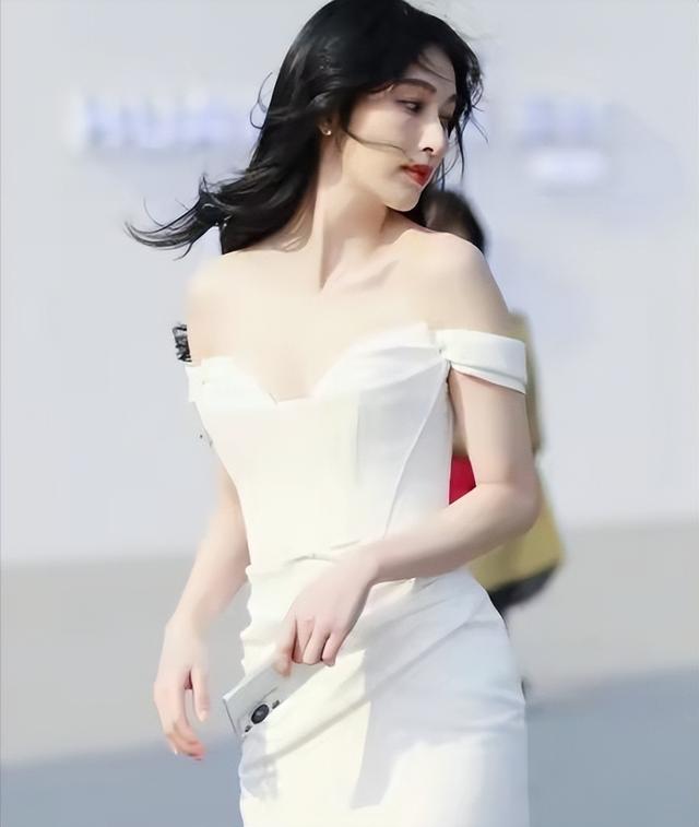 她比杨幂丰满，腿比唐嫣长，皮肤比刘亦菲白，可惜出道多年还没红