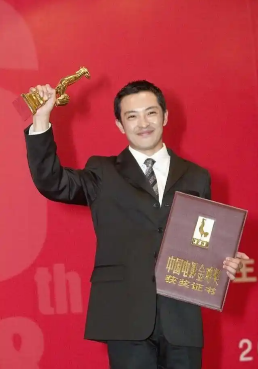 饶敏莉：17岁登上春晚，“包养”影帝12年，为何落得离婚的下场？