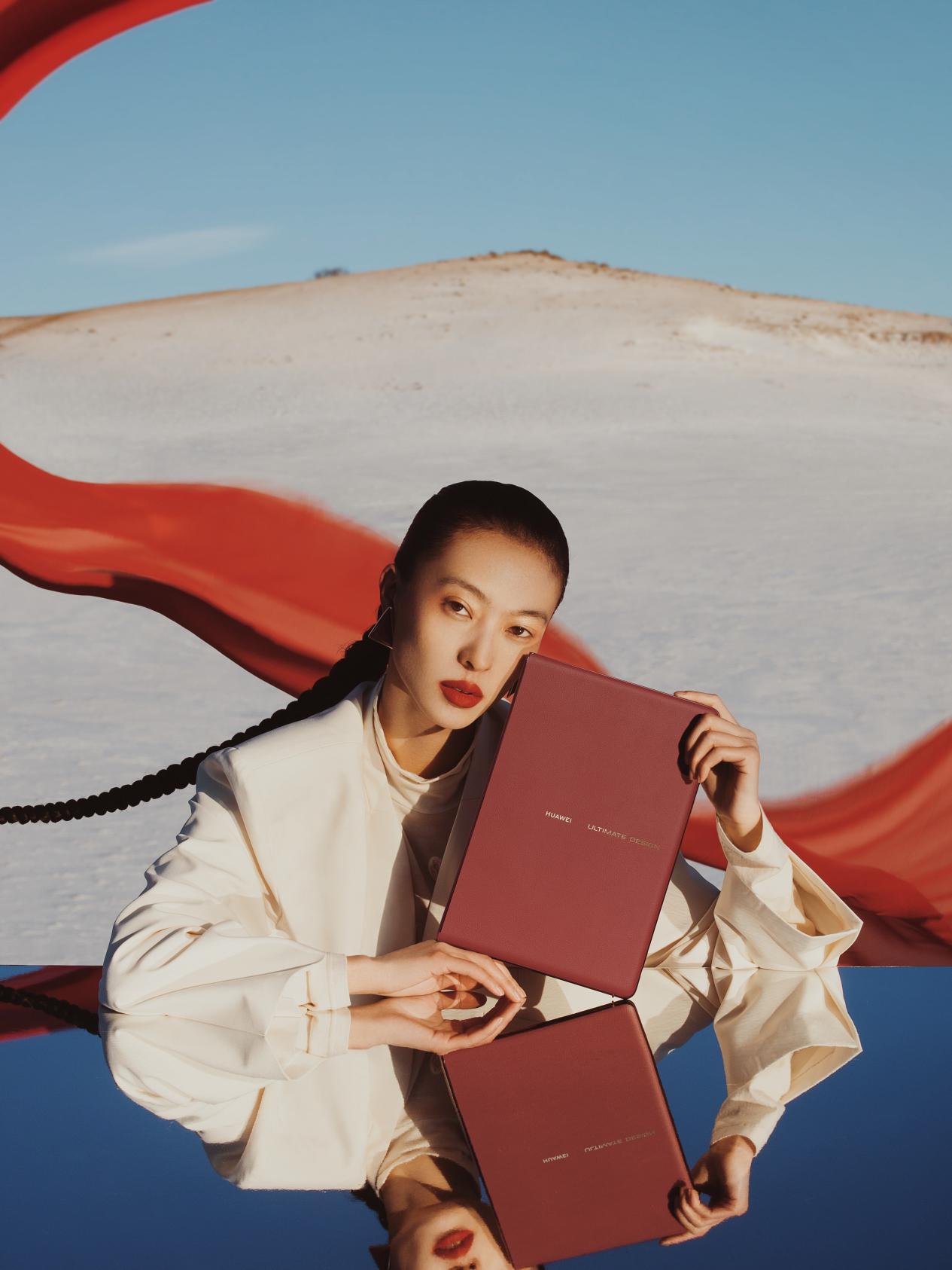 瑞紅映雪，科技成詩：華為MateBook Fold非凡大師年末美學與實力雙絕