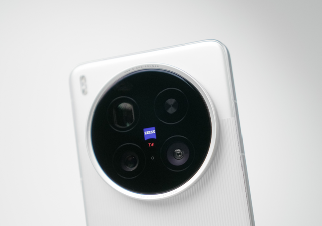 iOS26亮点多多,超大杯旗舰怎么选?OPPO苹果vivo对决,全面解析