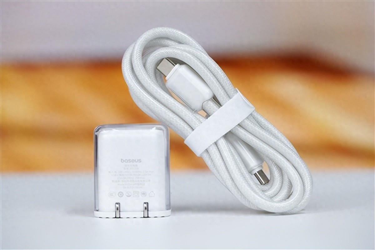 完美適配iPhone17全系快充！倍思同芯充Pro快充充電器套裝圖賞