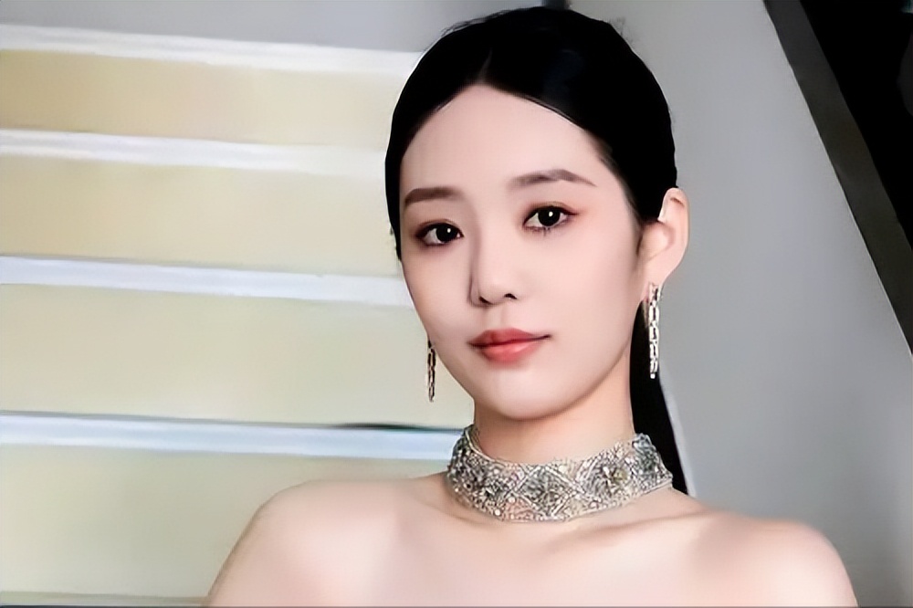 别再夸美若天仙了，短剧演员谁最美，没了滤镜现实状态一目了然！