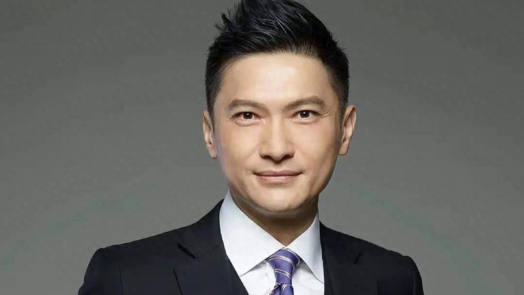 TVB“绝世好爸”颜值回春，曾因儿子自闭症退圈，开始接内地工作