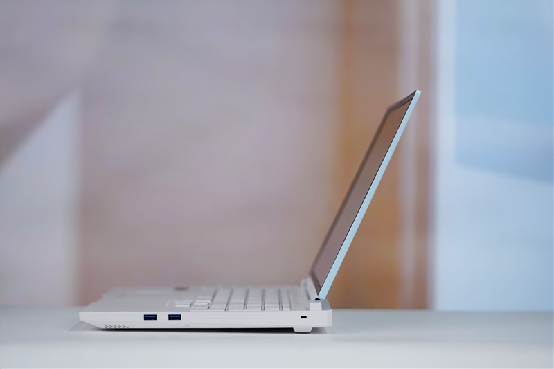 雷神獵刃S評測：萬元游戲本性能出色 長江存儲PC411 SSD寶刀不老