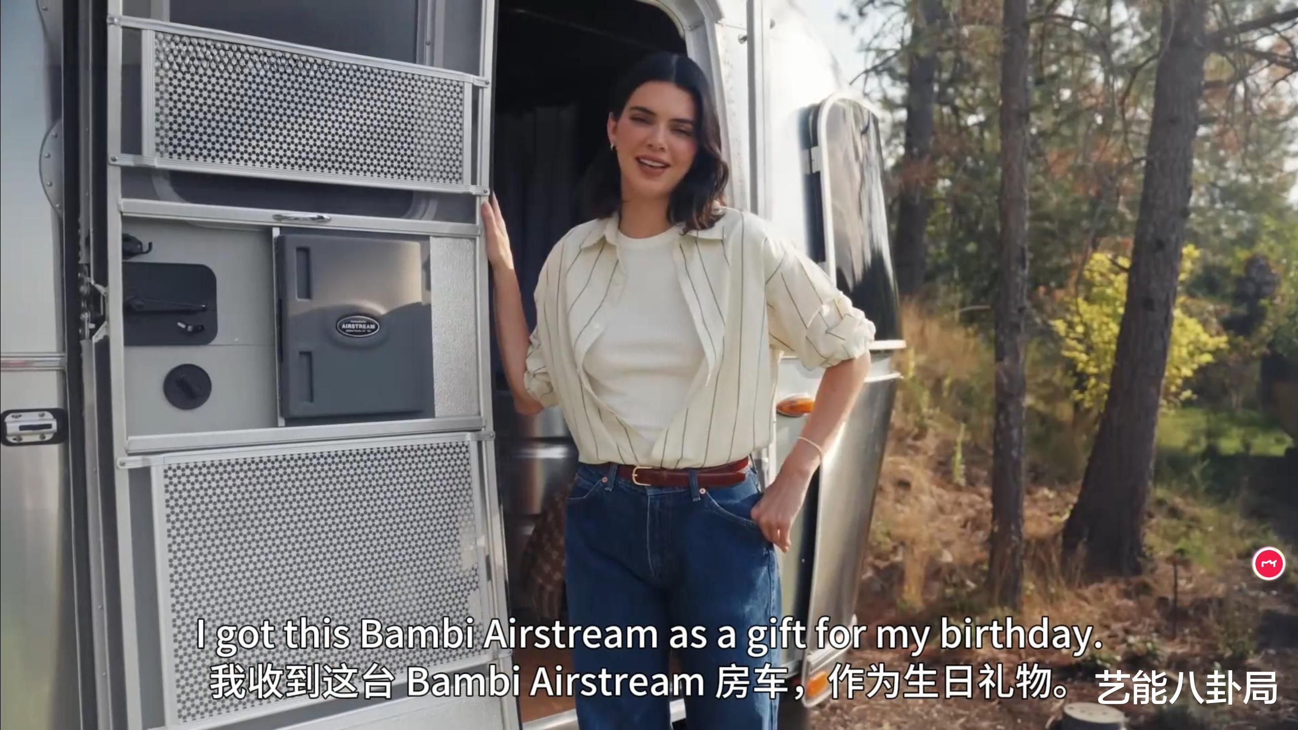 30岁上亿身家女星晒新别墅！卧室改成“丫鬟房”，网友：没苦硬吃