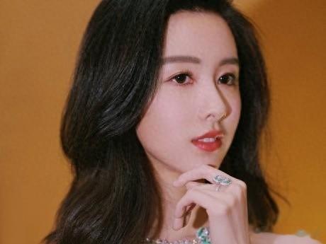 陈都灵的获奖感言笨拙上热搜：这个时代最稀缺的品质，她正好有