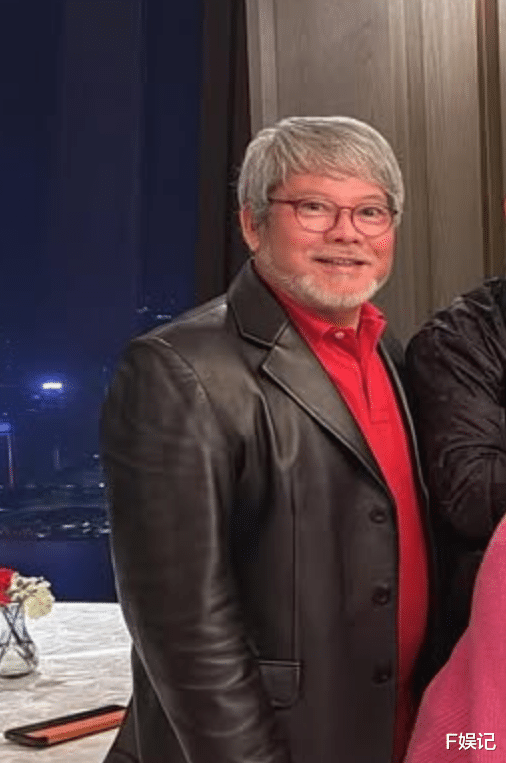 港圈绿叶王曾伟明罕见露面近照曝光 续约曾被高层用50元来羞辱