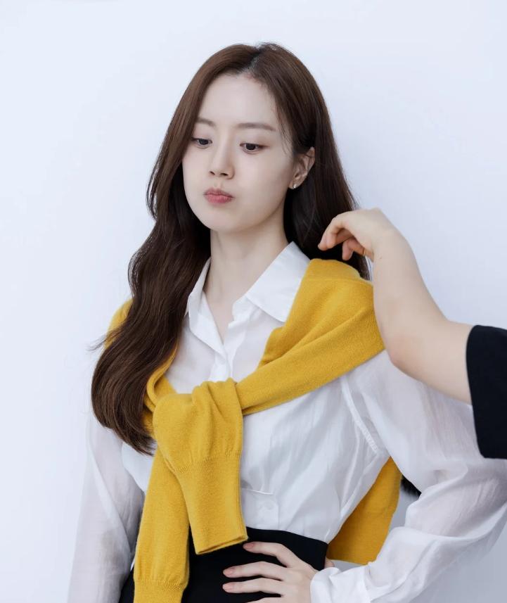 她是韩国真正的韩国“氧气美女” 长相温润漂亮，出道18年零绯闻