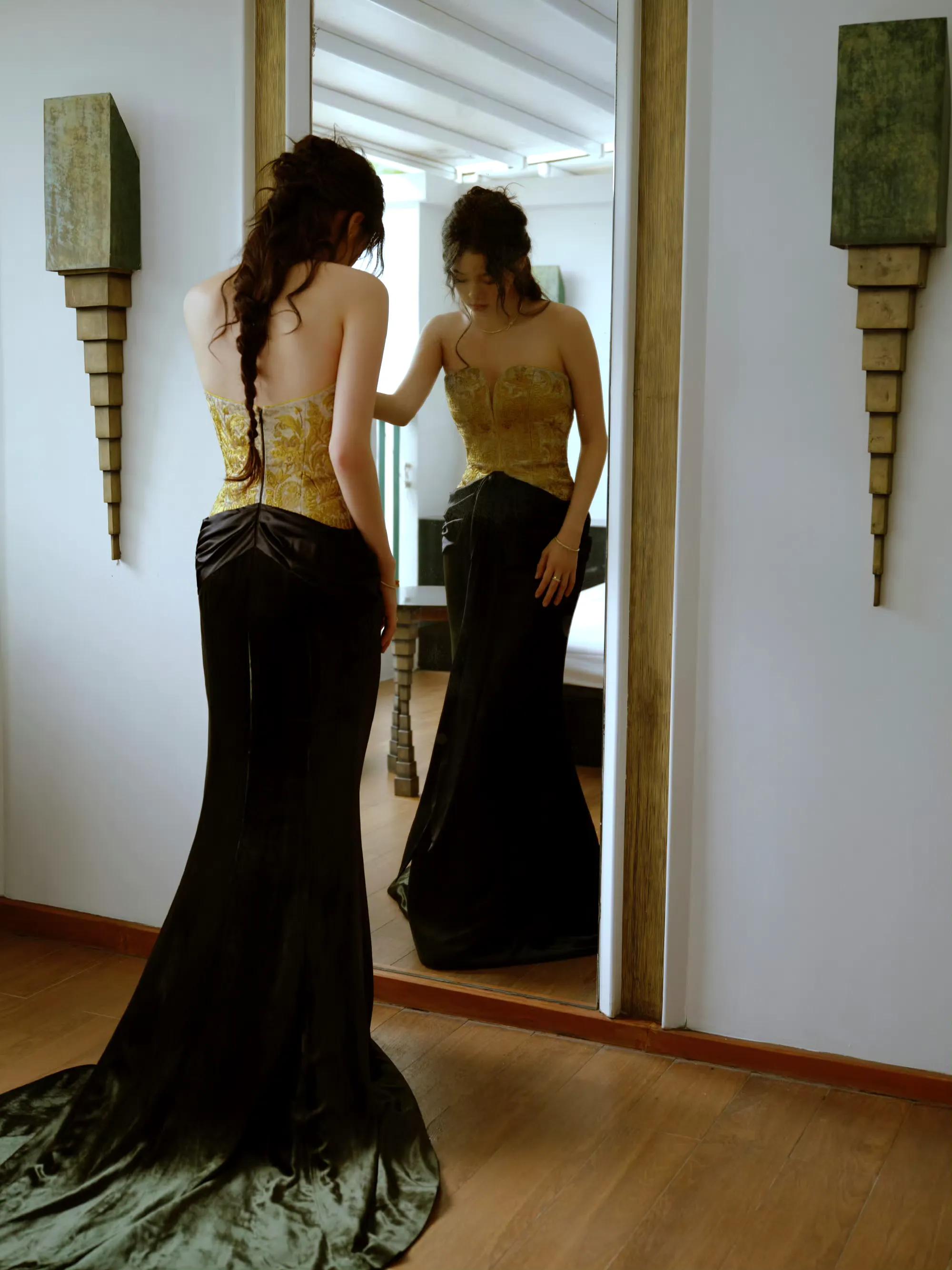 欧阳娜娜鎏金抹胸连衣裙,国风感满满