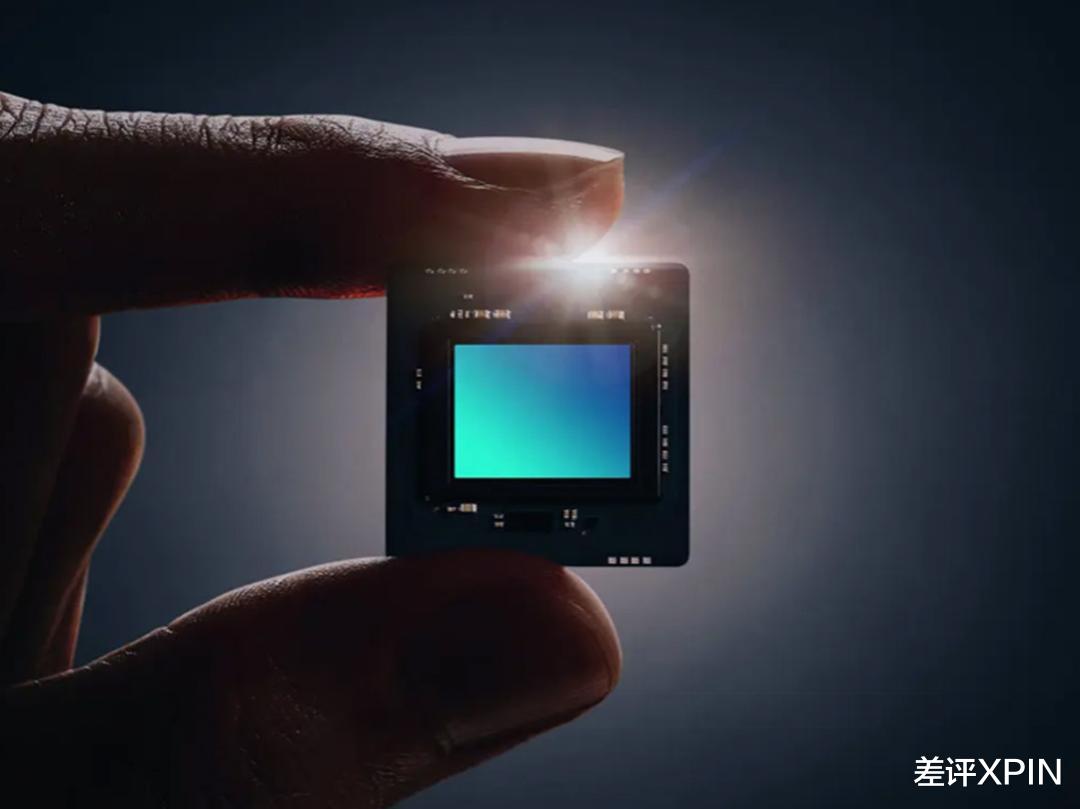 你手機攝像頭里的“萬年老三”，這次也想上桌吃飯