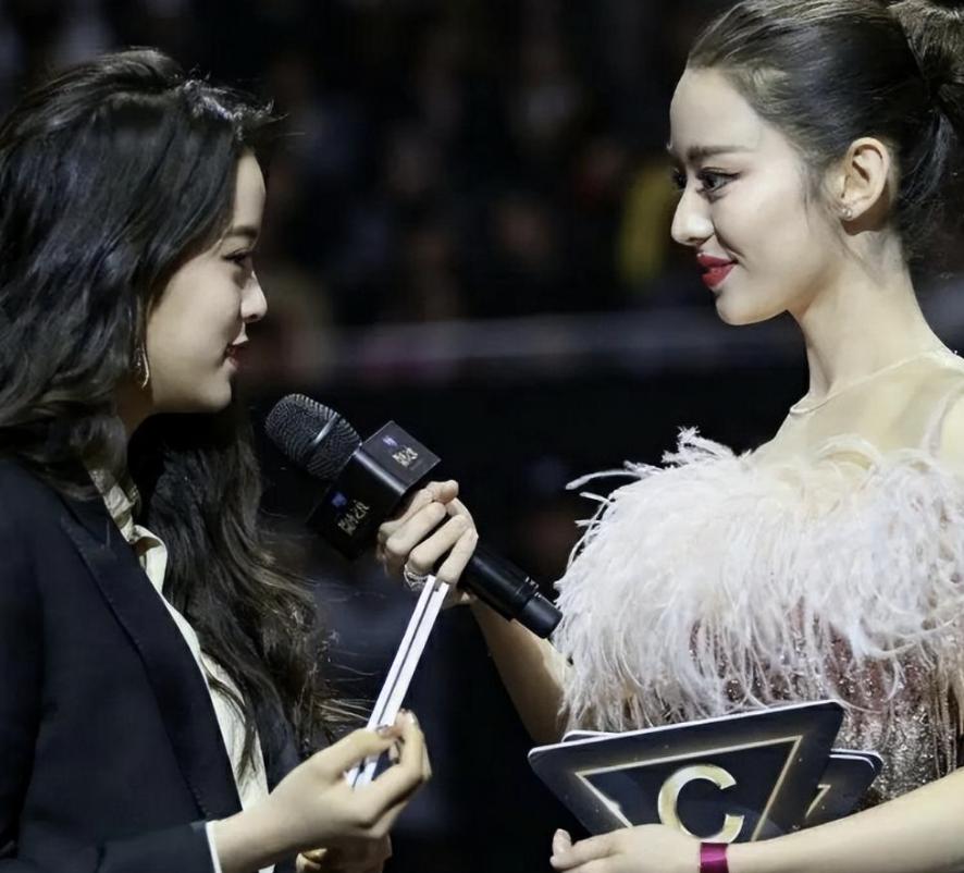 正脸美若天仙，侧脸颜值下凡接地气，这8位女星的正侧脸反差真大