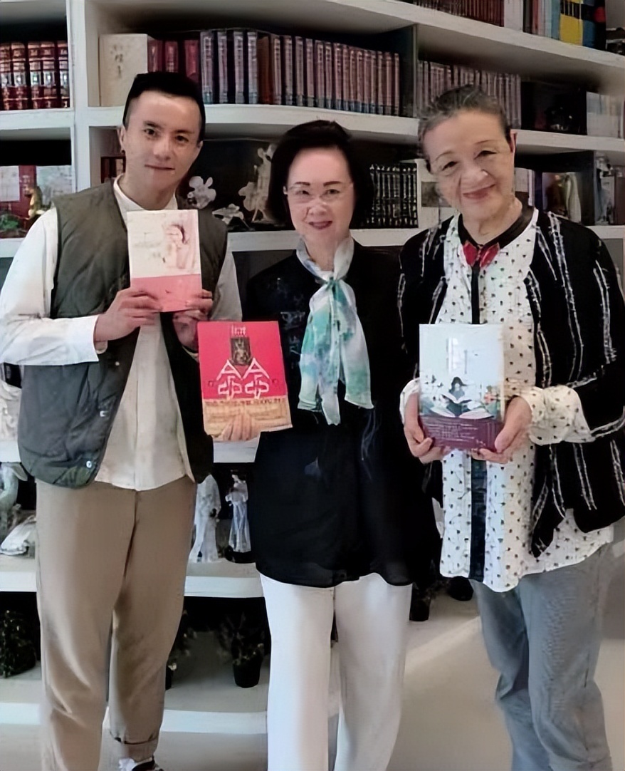 京剧演员黄兆欣于家中猝逝年仅40岁,圈中多人发声悼念