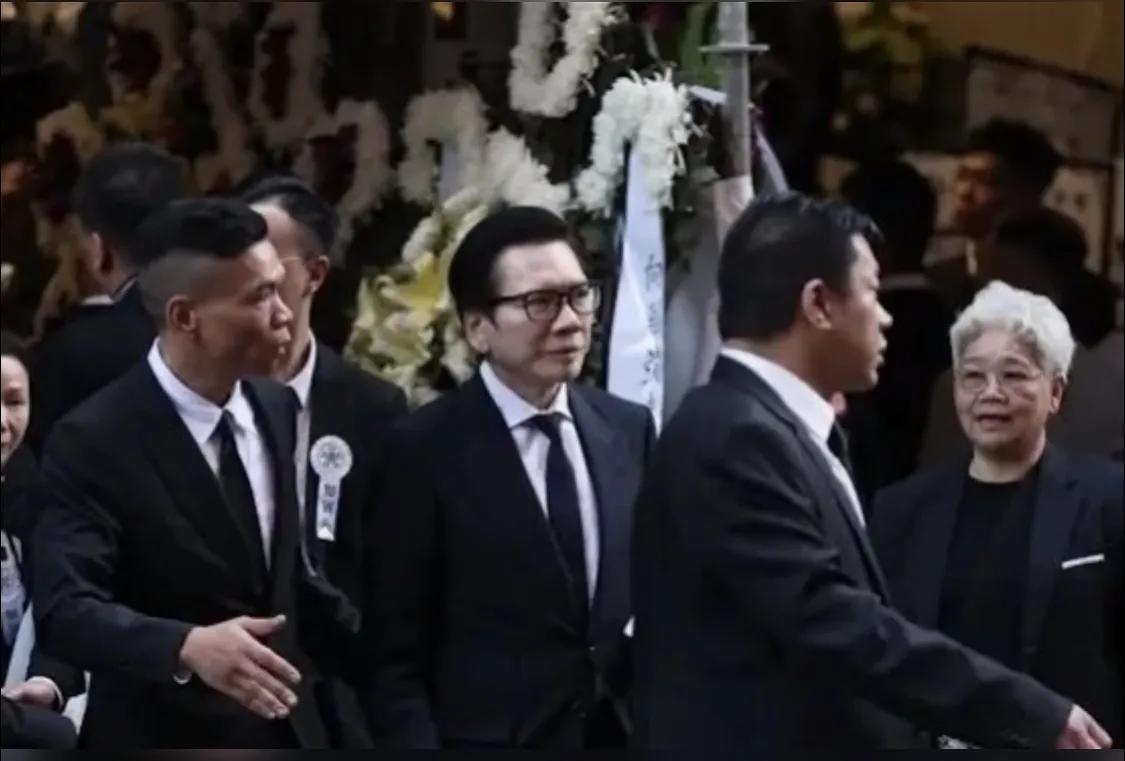 向华强大哥向华炎葬礼，向太和向佐出席，神仙锦等多名江湖人现身